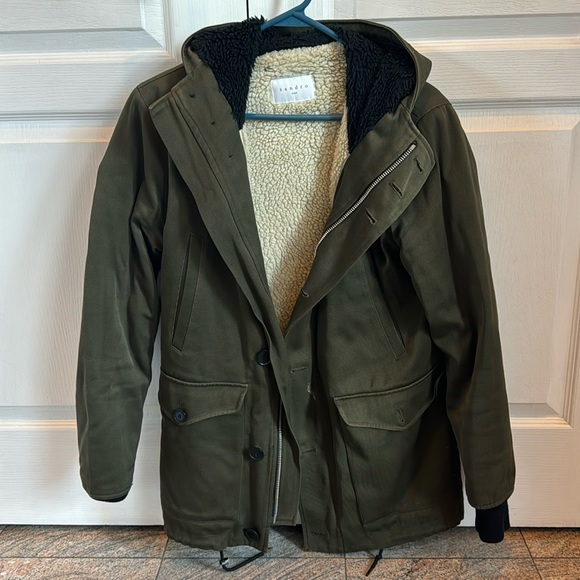 Sandro peacoat. Excellent condition. Size XS. Green with wool inside. Very warm